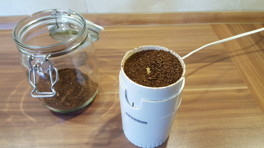 Coffee bean powder in the coffee grinder